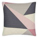 Chic cushion cover with grey and pink geometric print