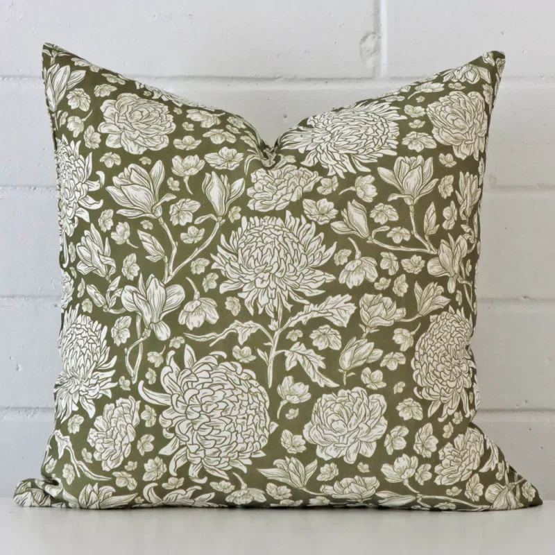 anna-linen-terracotta-patterned-cushion-cover-sc1007-45 A detailed shot of this olive green cushion cover that has linen fabric and a 45x45 size.