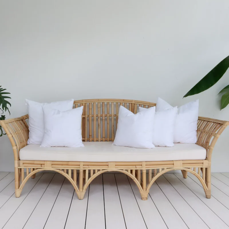 cushion-inserts-outdoor-set-of-5-insp-5o A set of 5 faux feather outdoor cushion inserts positioned on a sofa.