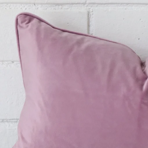 Precision shot of this Rectangle lavender cushion cover. It is possible to see the velvet fabric in greater depth.