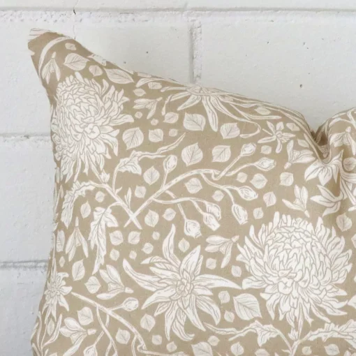 Precision shot of this rectangle cushion cover. It is possible to see the floral style and linen fabric in greater depth.