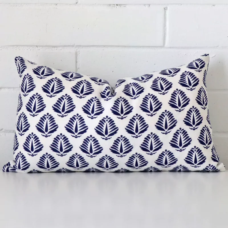 piper-linen-blue-geometric-cushion-cover-rectangle-sc1027-30 An eye-catching linen rectangle cushion cover featuring a hue that is blue. It has a unique geometric style.
