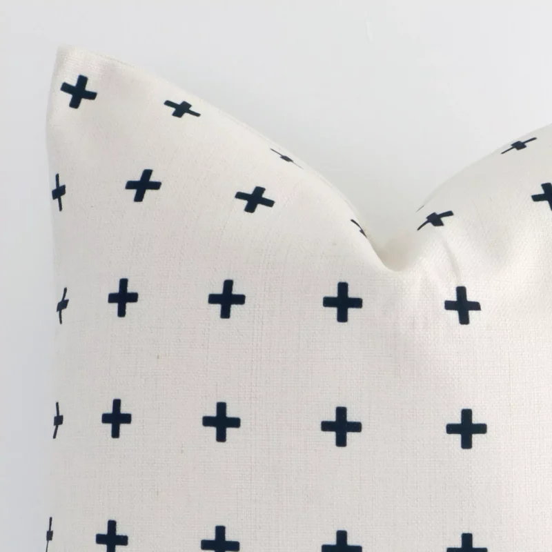 A zoomed view of this linen with black print cushion’s corner that shows a magnified view of its patterned design and its square shape